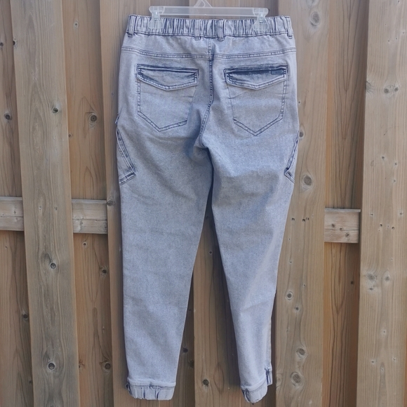 Grey acid wash jeans/denim/pants - Picture 2 of 3